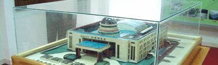 跤趾陶製本會建築物模型.jpg